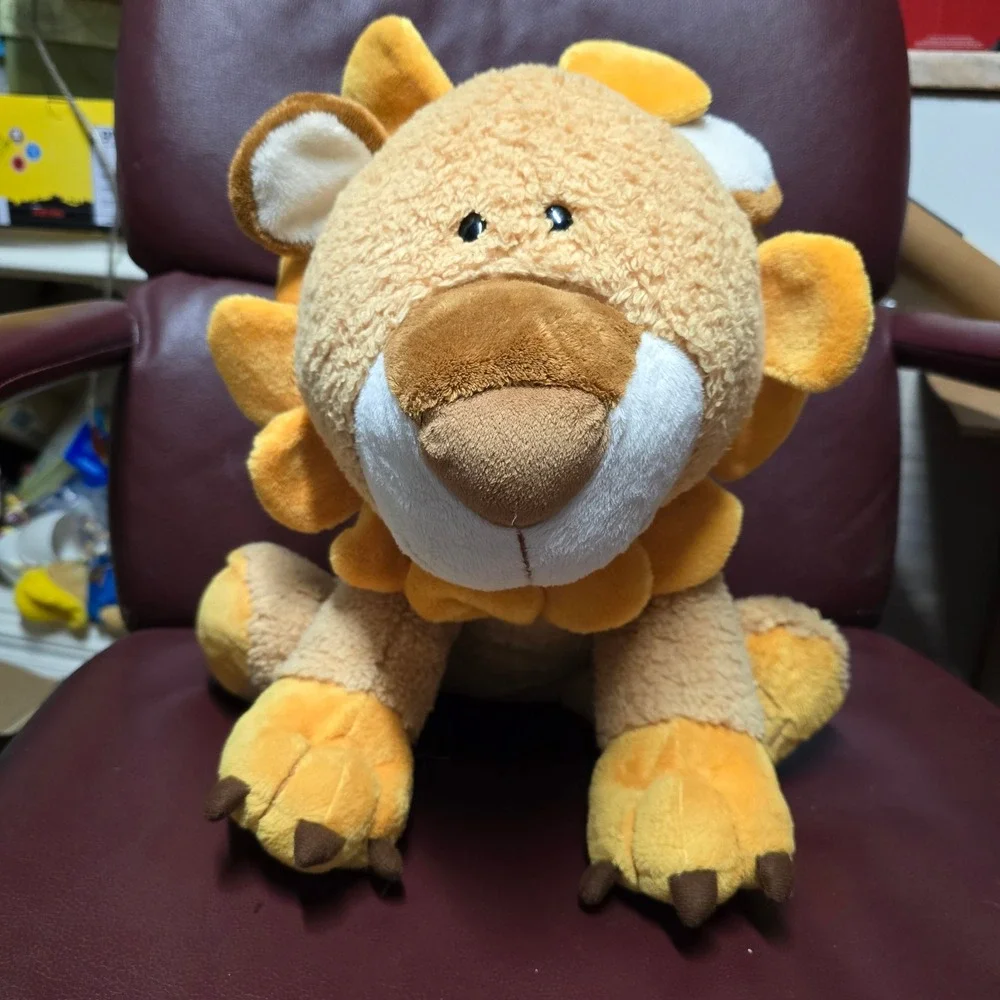 FAO Schwarz Lion Plush Stuffed Animal Tan Orange Yellow 2010 Toys R Us 496913